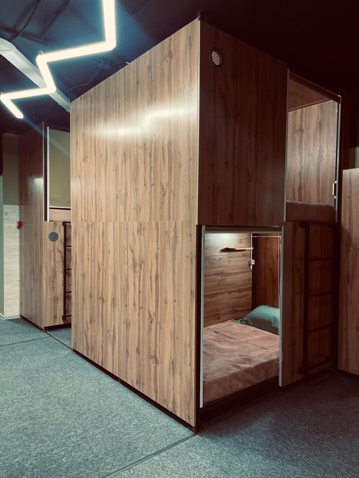 Hostel Kochevnik Capsule Hotel Almaty Ngoại thất bức ảnh