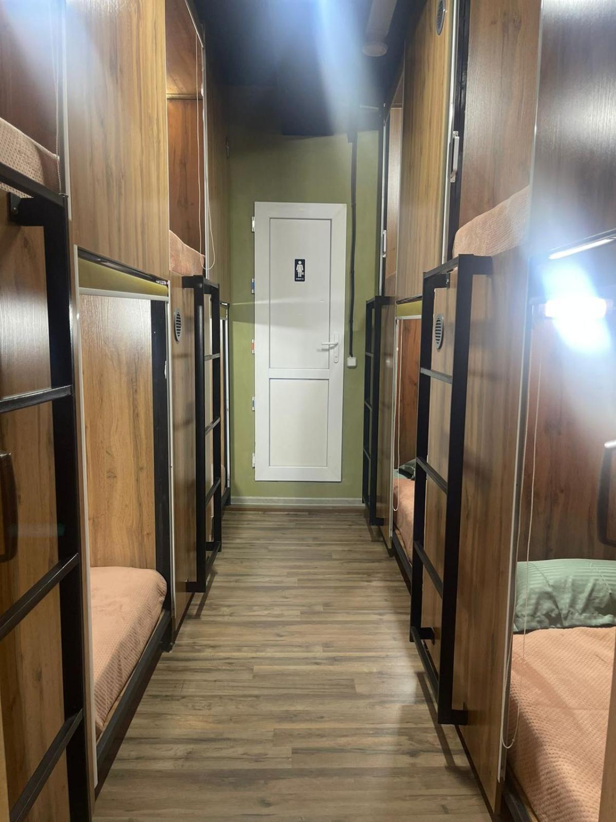 Hostel Kochevnik Capsule Hotel Almaty Ngoại thất bức ảnh