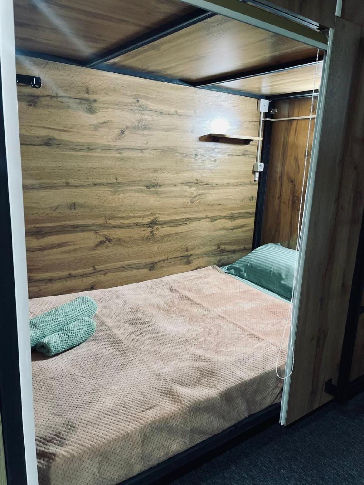 Hostel Kochevnik Capsule Hotel Almaty Ngoại thất bức ảnh